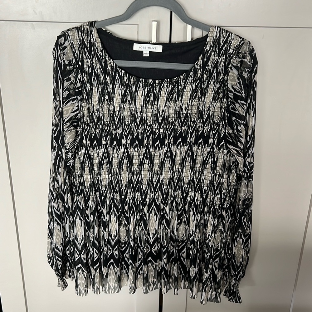 Rose + Olive Top Stretchy Long Sheer Sleeves Boho Black White Casual Large L